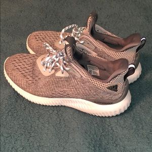 Women’s size 7.5 Adidas Aplhabounce Grey shoes